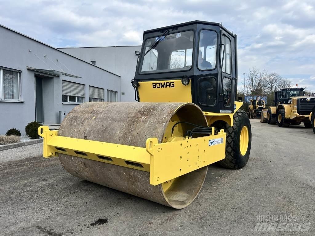 JCB Vibromax W 1402 D Tahačové válce