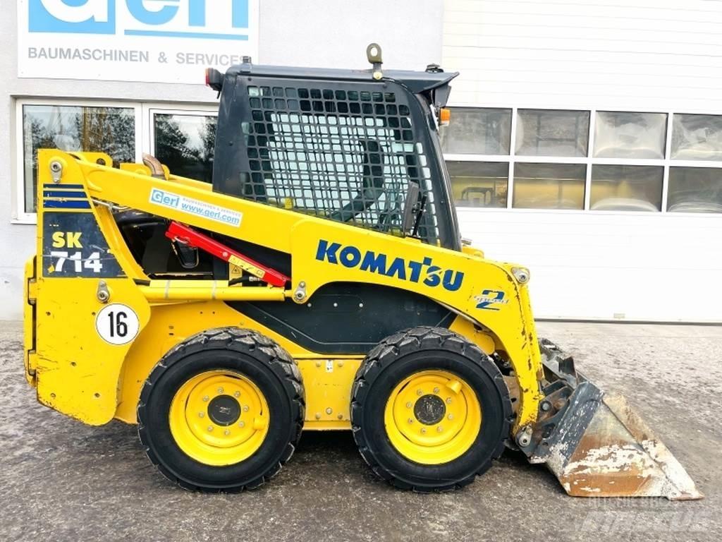 Komatsu SK714 Smykem řízené nakladače