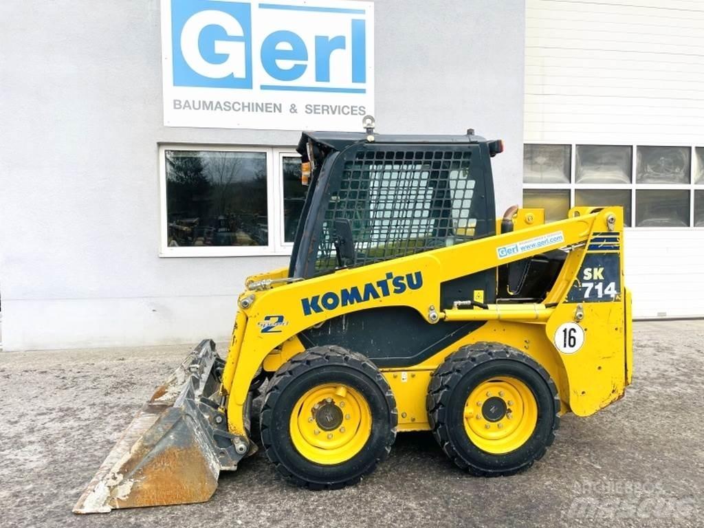 Komatsu SK714 Smykem řízené nakladače