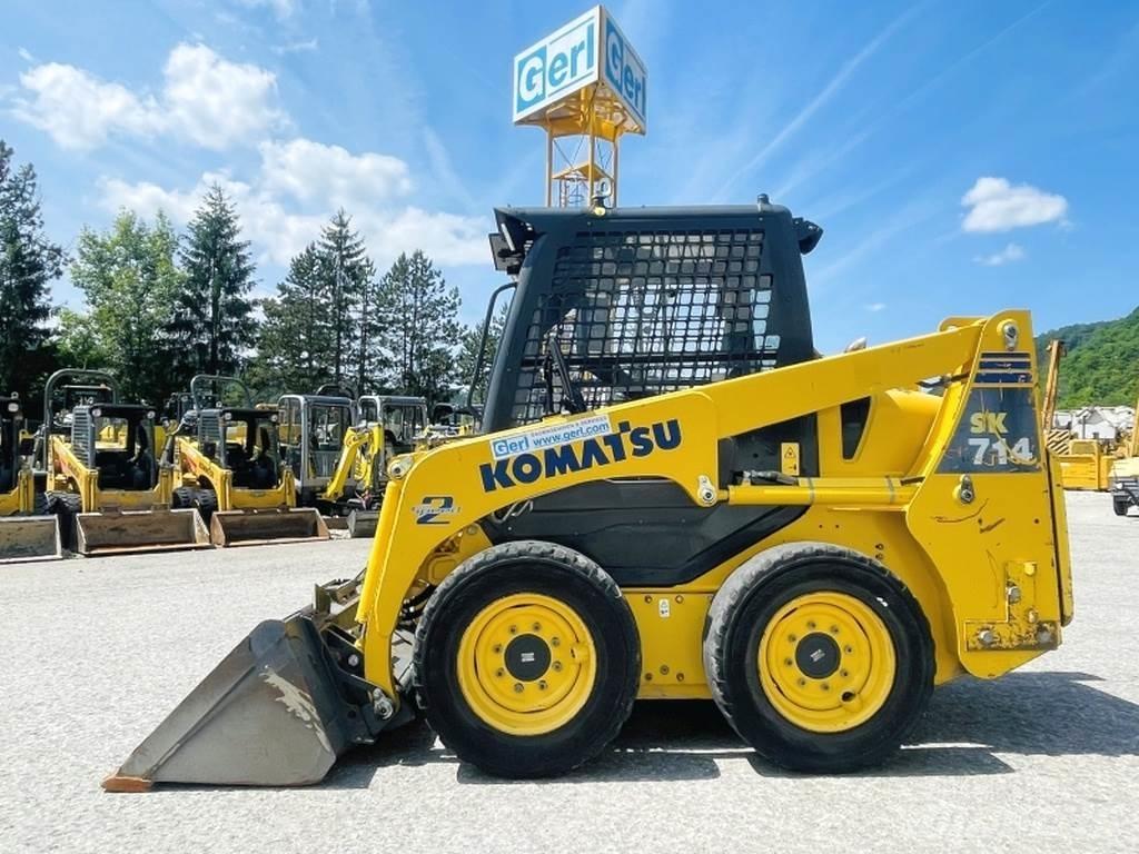 Komatsu SK714 Smykem řízené nakladače