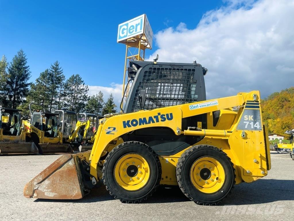Komatsu SK714 Smykem řízené nakladače