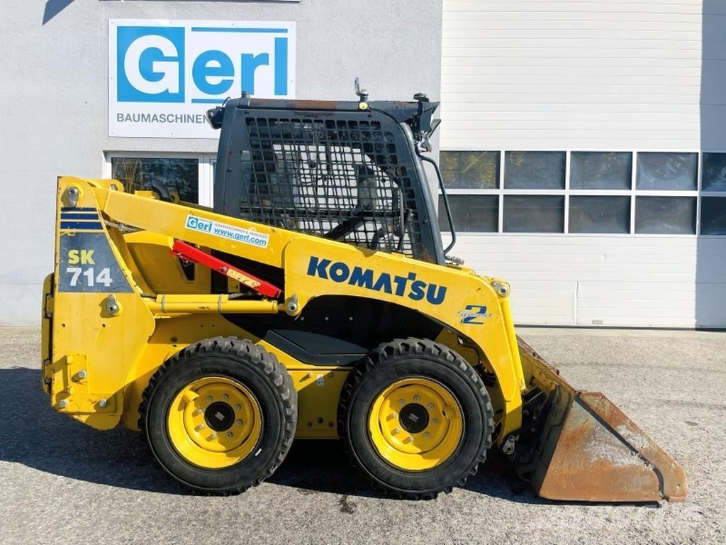 Komatsu SK714 Smykem řízené nakladače
