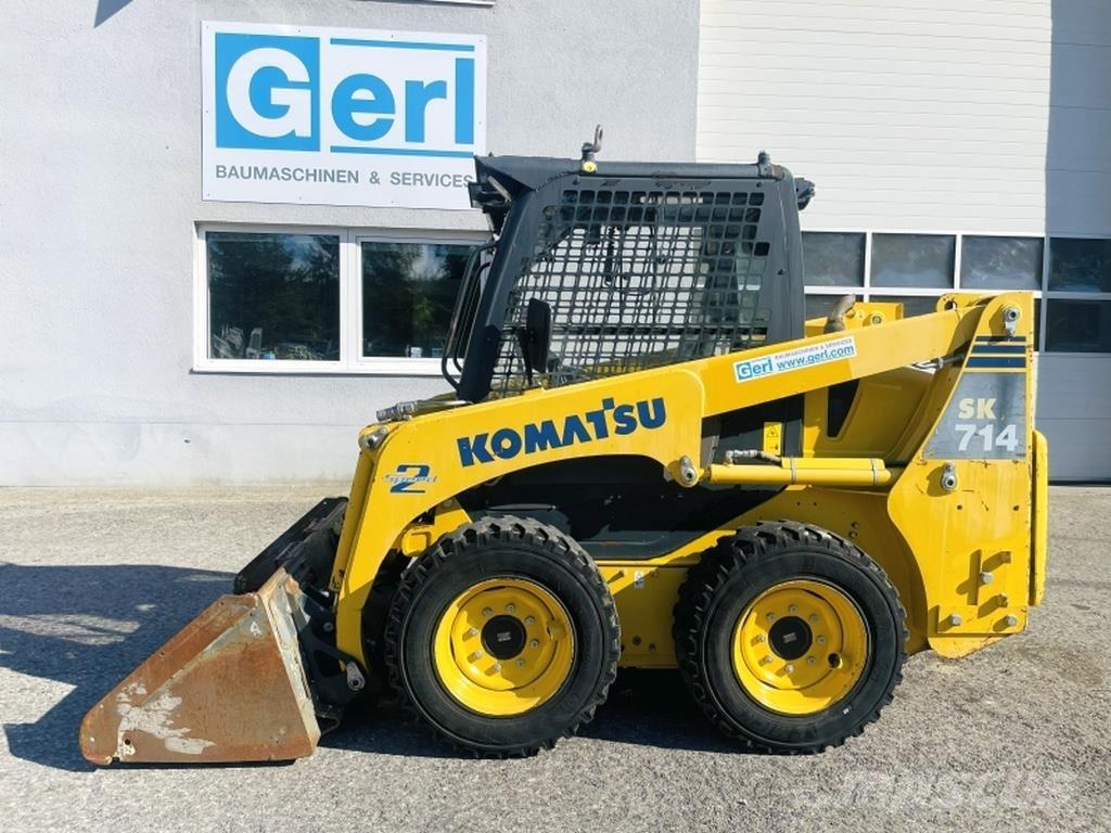 Komatsu SK714 Smykem řízené nakladače