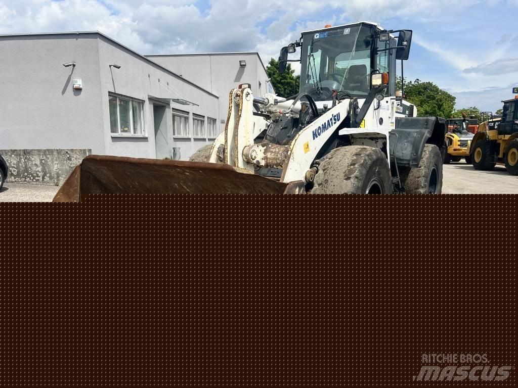 Komatsu WA 320-6 Kolové nakladače