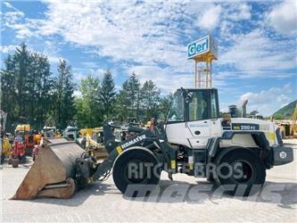 Komatsu WA250PZ-6 Kolové nakladače