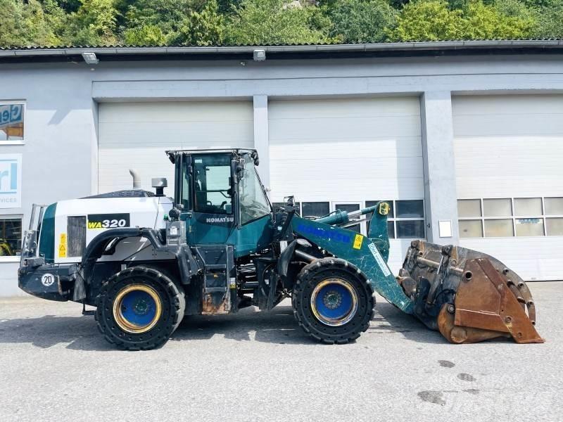Komatsu WA320-8 Kolové nakladače