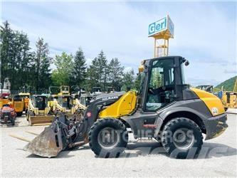 Mecalac AS900 Kolové nakladače