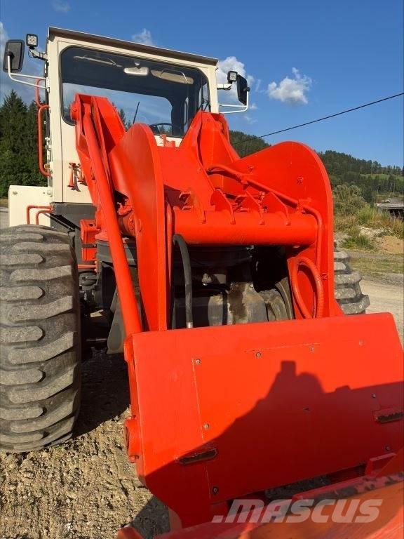 Sandvik Tross 130 Kolové nakladače
