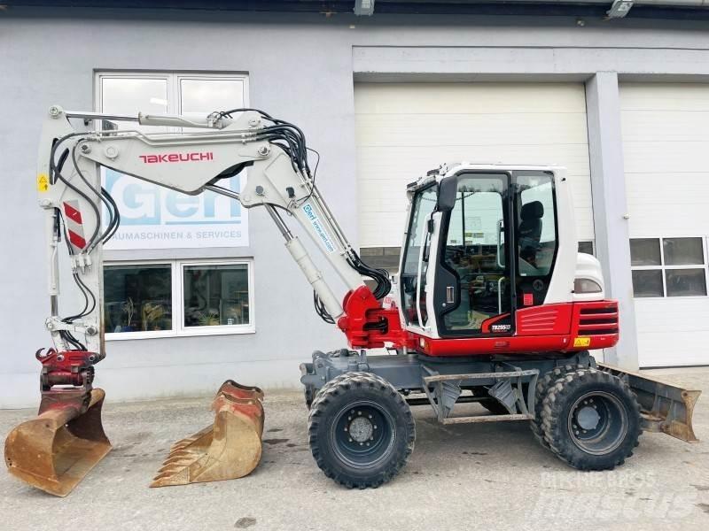 Takeuchi TB295W Kolová rýpadla