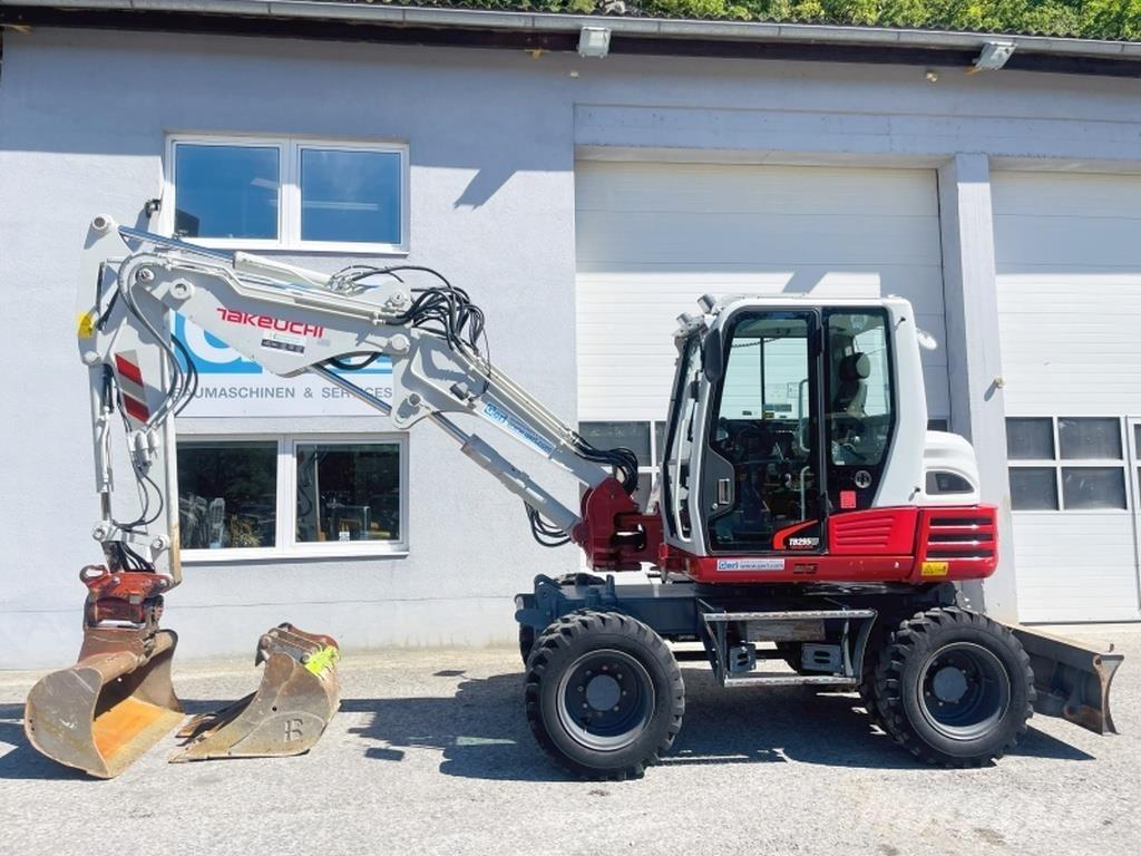 Takeuchi TB295W Kolová rýpadla
