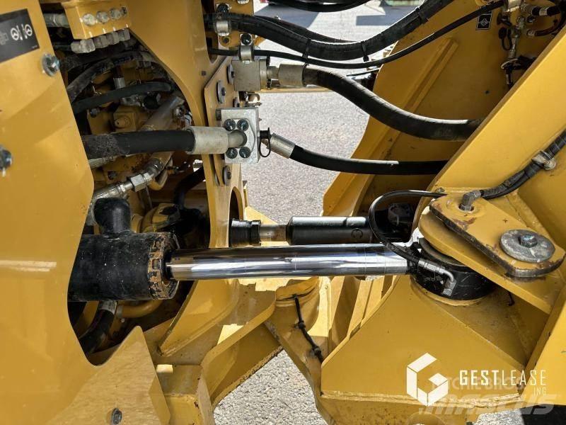 CAT 966M Kolové nakladače