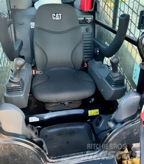 CAT 299D3-XE Smykem řízené nakladače