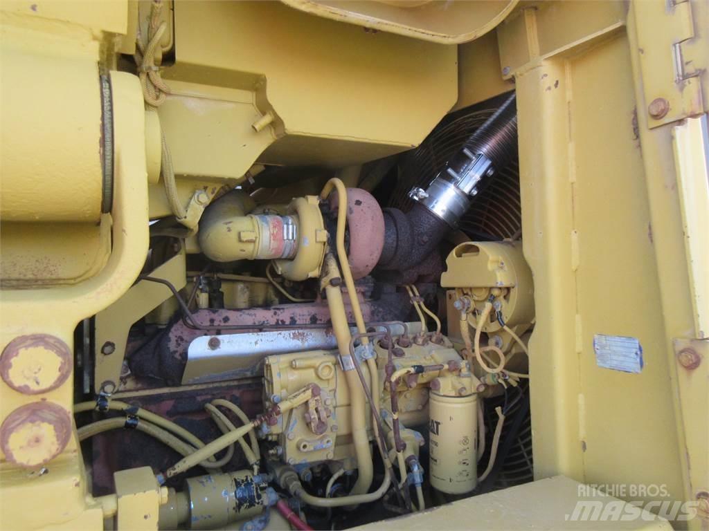 CAT 963 Pásové dozery