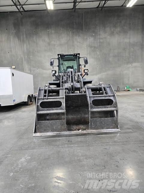 Doosan DL250-7 Kolové nakladače