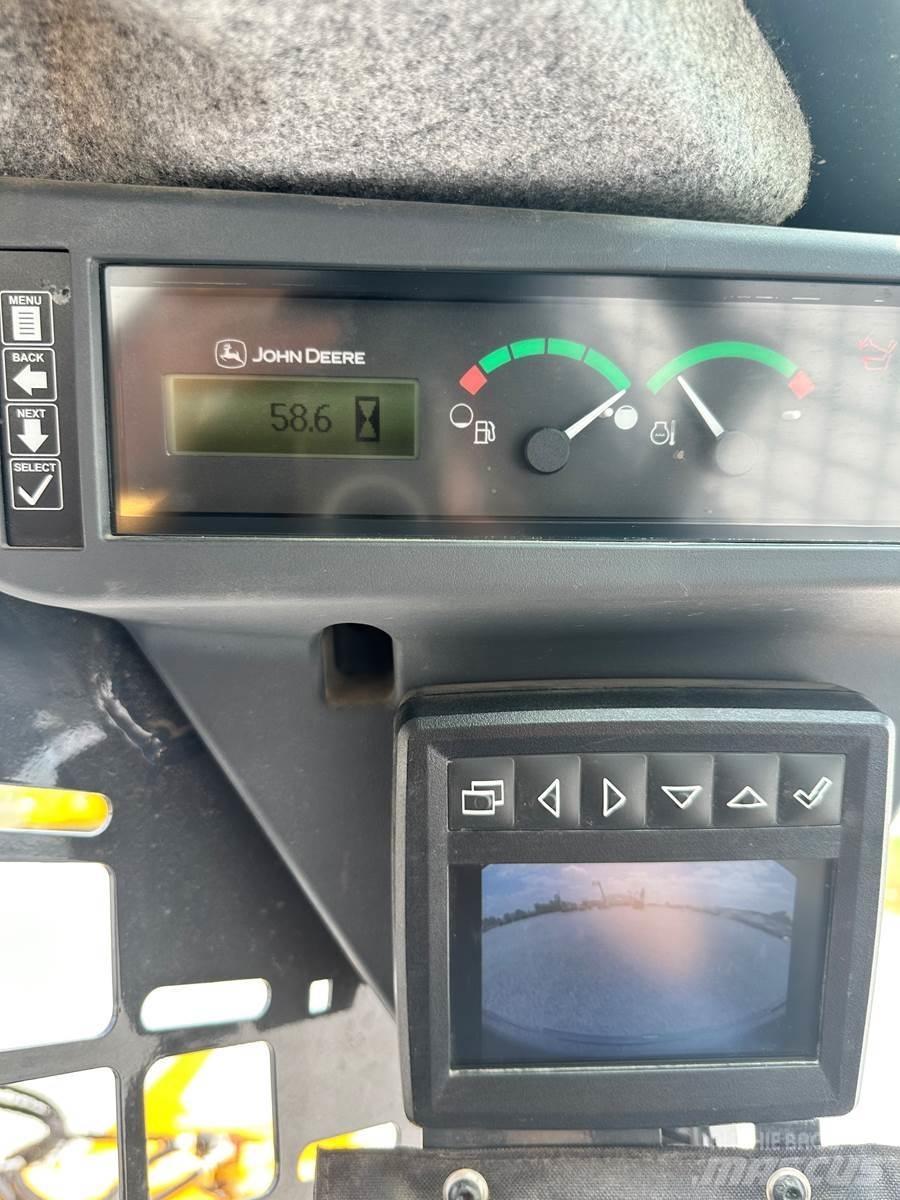 John Deere 318G Smykem řízené nakladače
