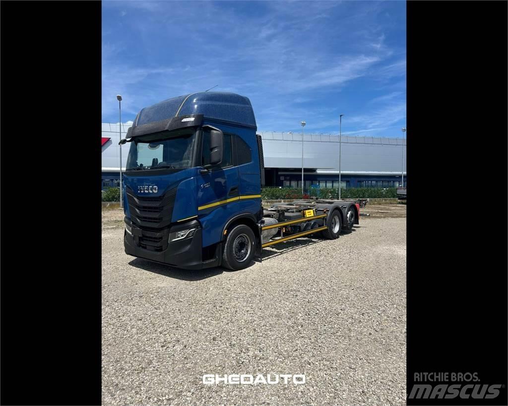 Iveco AS260S48S Skříňová nástavba