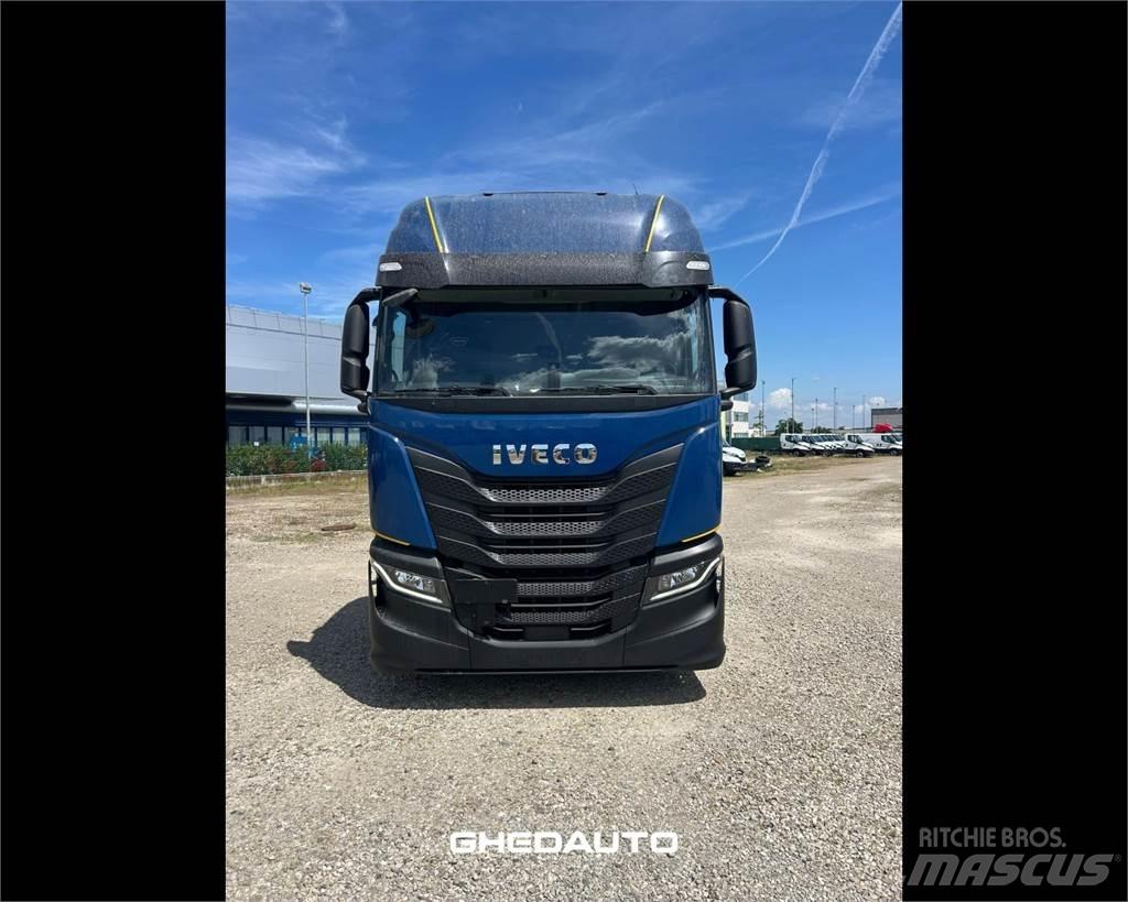 Iveco AS260S48S Skříňová nástavba