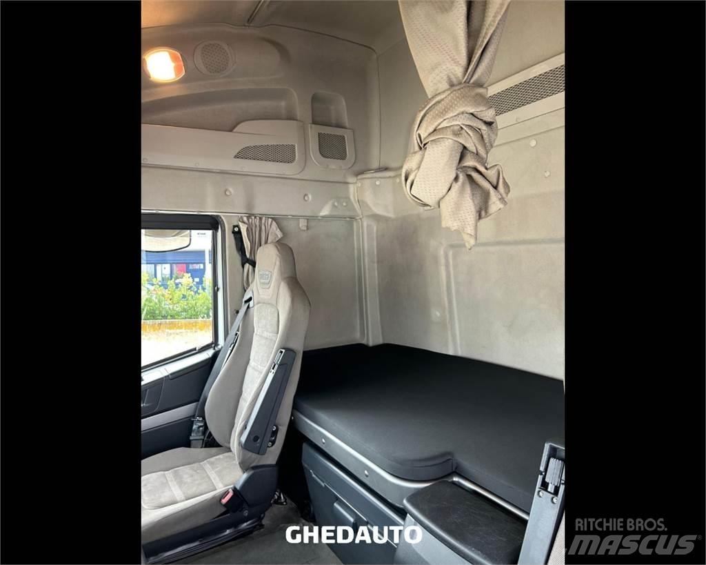 Iveco AS440S48 Skříňová nástavba