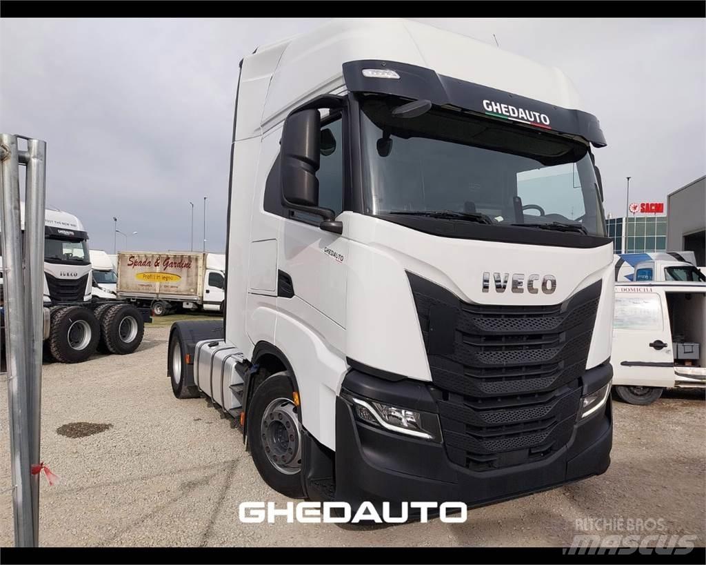 Iveco AS440S48 Skříňová nástavba