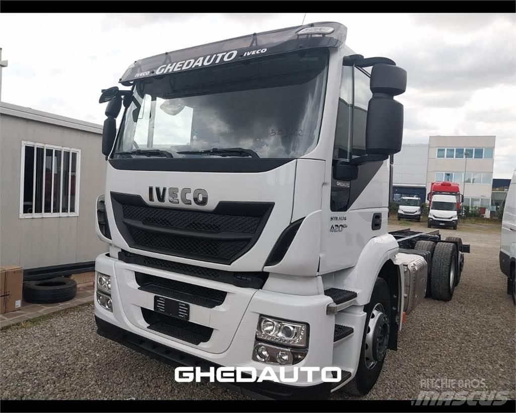 Iveco AT260S40Y/PS Skříňová nástavba