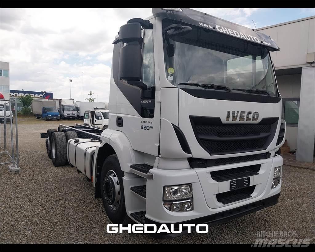 Iveco AT260S40Y/PS Skříňová nástavba
