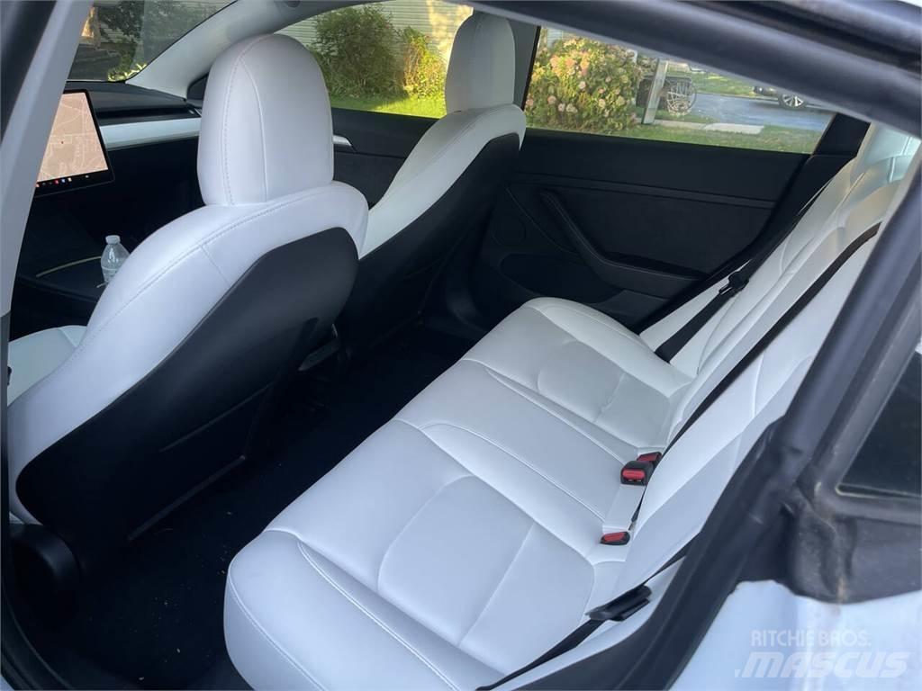 Tesla Model 3 Osobní vozy