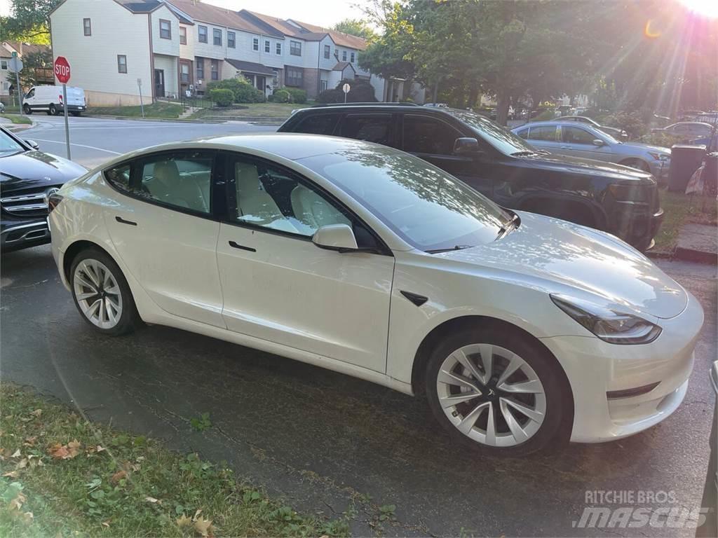 Tesla Model 3 Osobní vozy