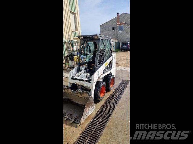 Bobcat S70 Kolové nakladače