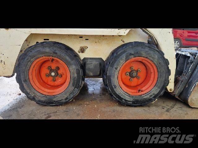 Bobcat S70 Kolové nakladače