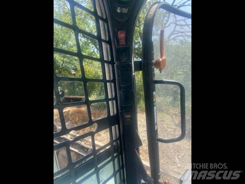Bobcat T770 Kolové nakladače