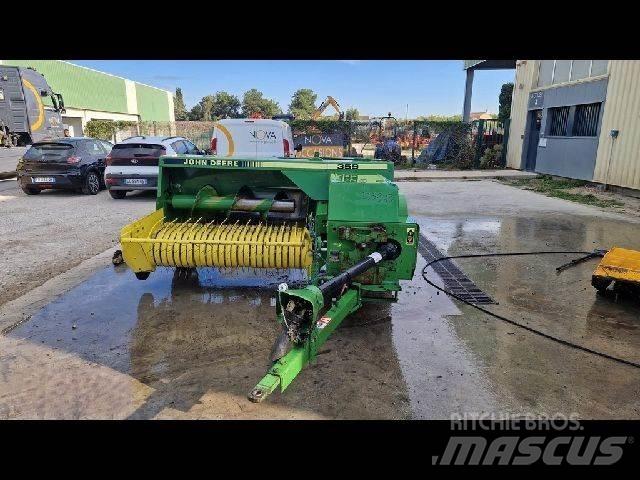 John Deere 359 Lis na hranaté balíky