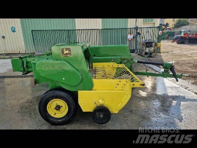 John Deere 359 Lis na hranaté balíky