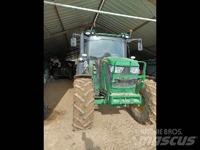 John Deere 6110R Traktory