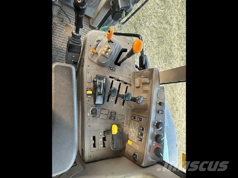 John Deere 6120M Traktory