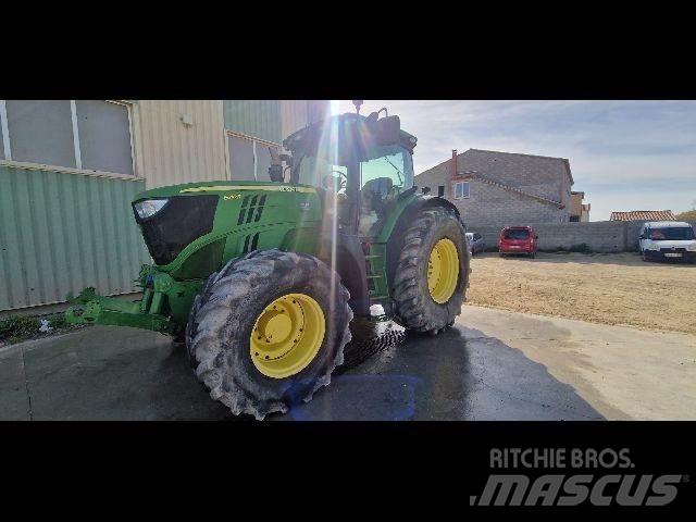 John Deere 6210 R Traktory