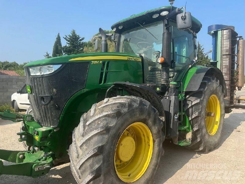 John Deere 7250R Traktory