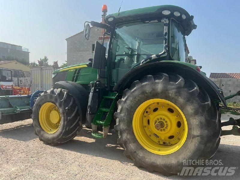 John Deere 7250R Traktory