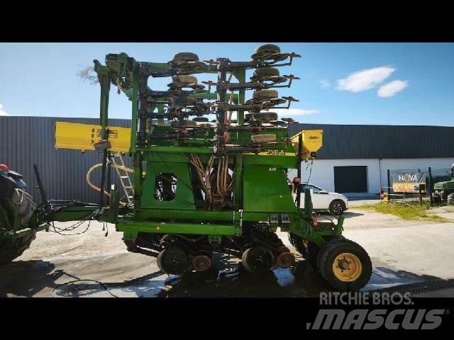 John Deere 750A Další secí stroje a příslušenství