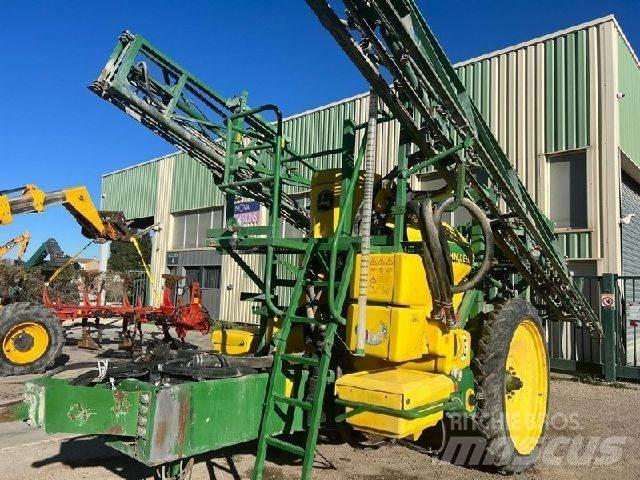 John Deere 824 SE Tažené postřikovače