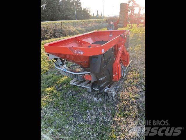 Kuhn AXIS 20.1W Rozmetadlo minerálních hnojiv