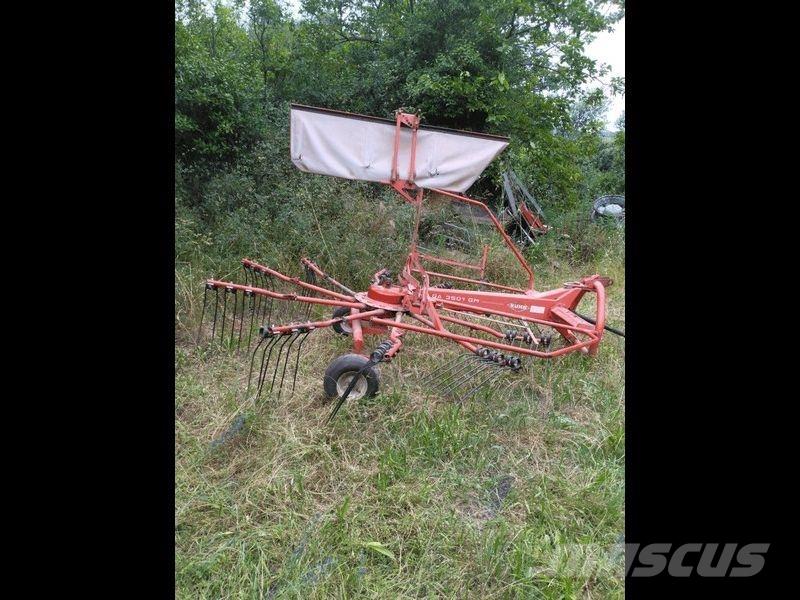 Kuhn GA 3501 GM Obraceče a shrabovače sena