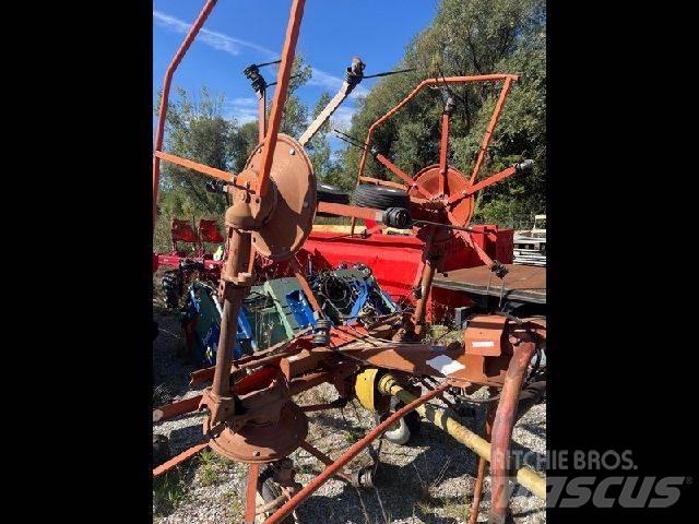 Kuhn GF5001MH Obraceče a shrabovače sena