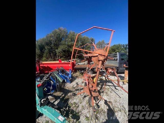 Kuhn GF5001MH Obraceče a shrabovače sena
