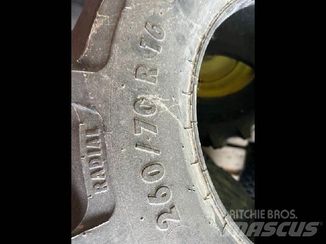 Mitas 260/70R16 Další