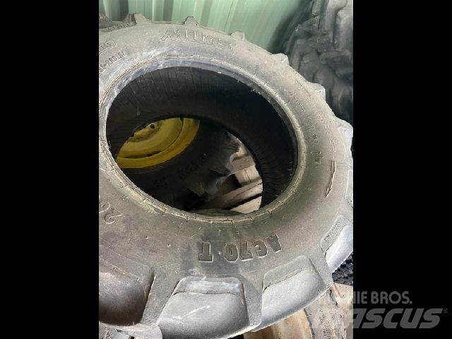 Mitas 260/70R16 Další
