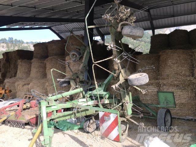 Stoll SPEED 680 Obraceče a shrabovače sena