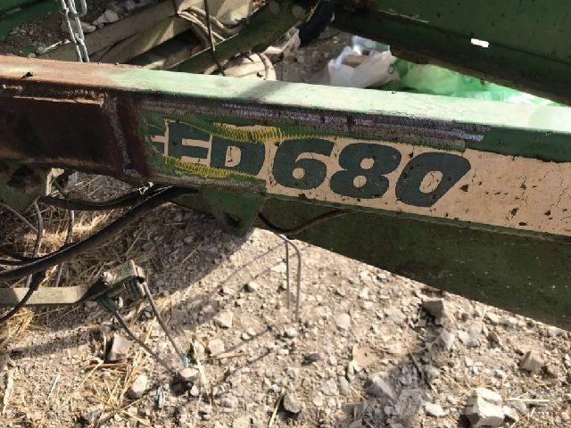 Stoll SPEED 680 Obraceče a shrabovače sena