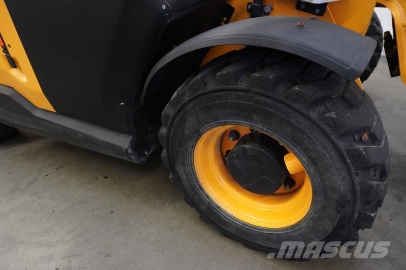 JCB 525-60 Teleskopické manipulátory