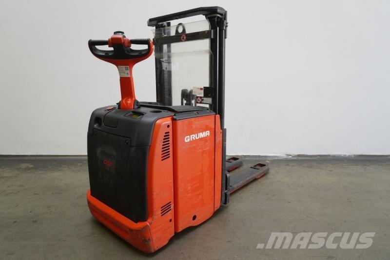 Linde D 12 133 Samohybné vozíky