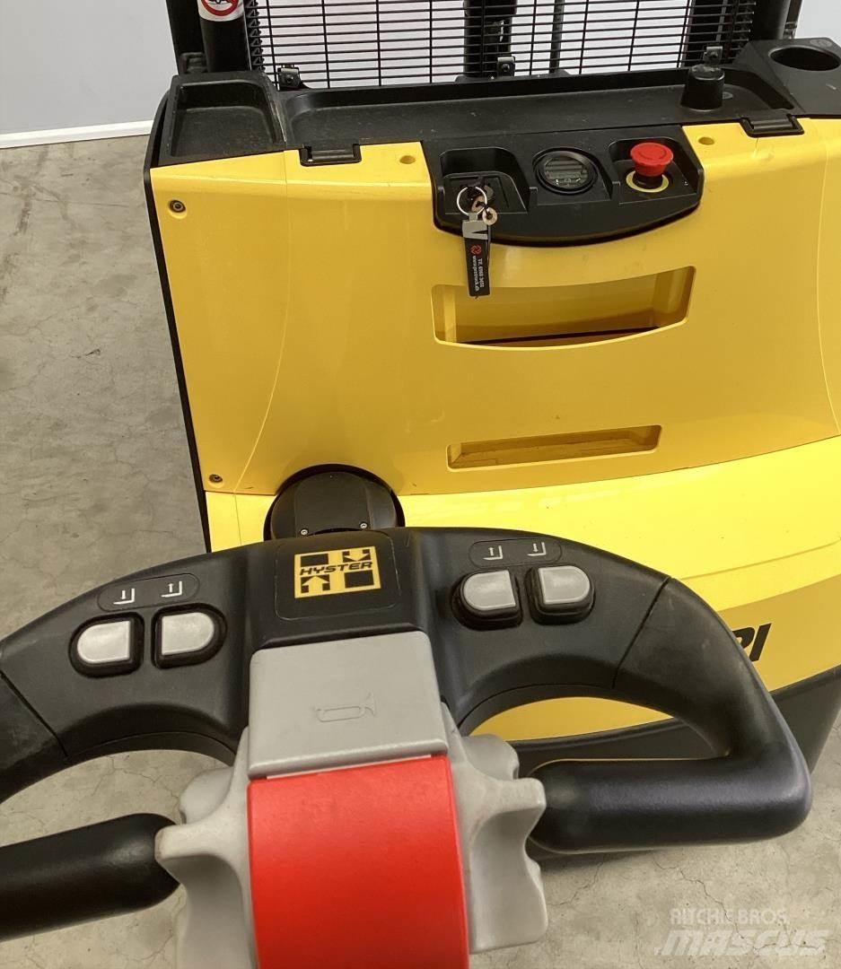 Hyster S1.4 Ručně vedené vysokozdvižné vozíky